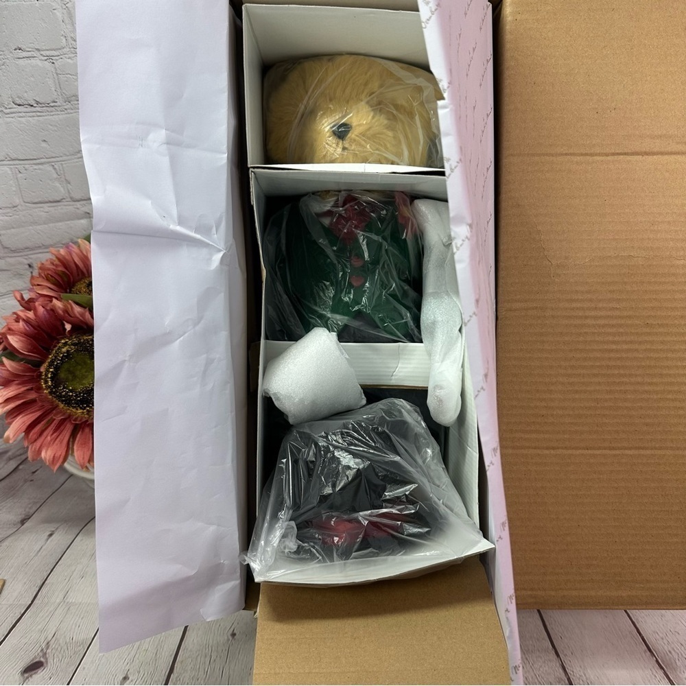 NIB danbury mint Edward the 2021 christmas bear